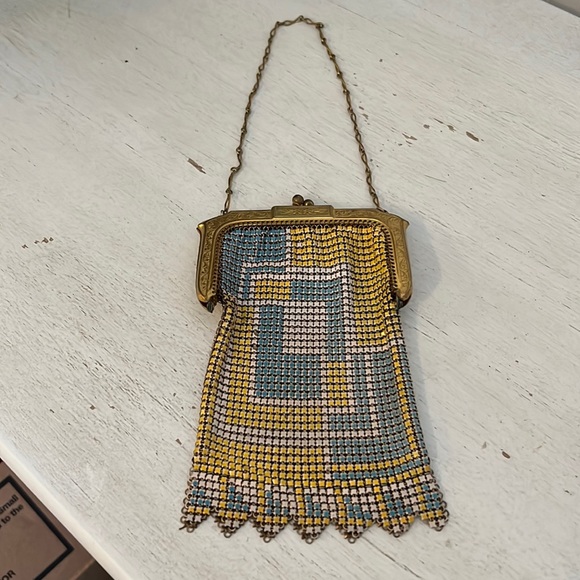 Whiting & Davis Handbags - 1920’s Antique Whiting and Davis mesh purse 5.5” x 3.5”